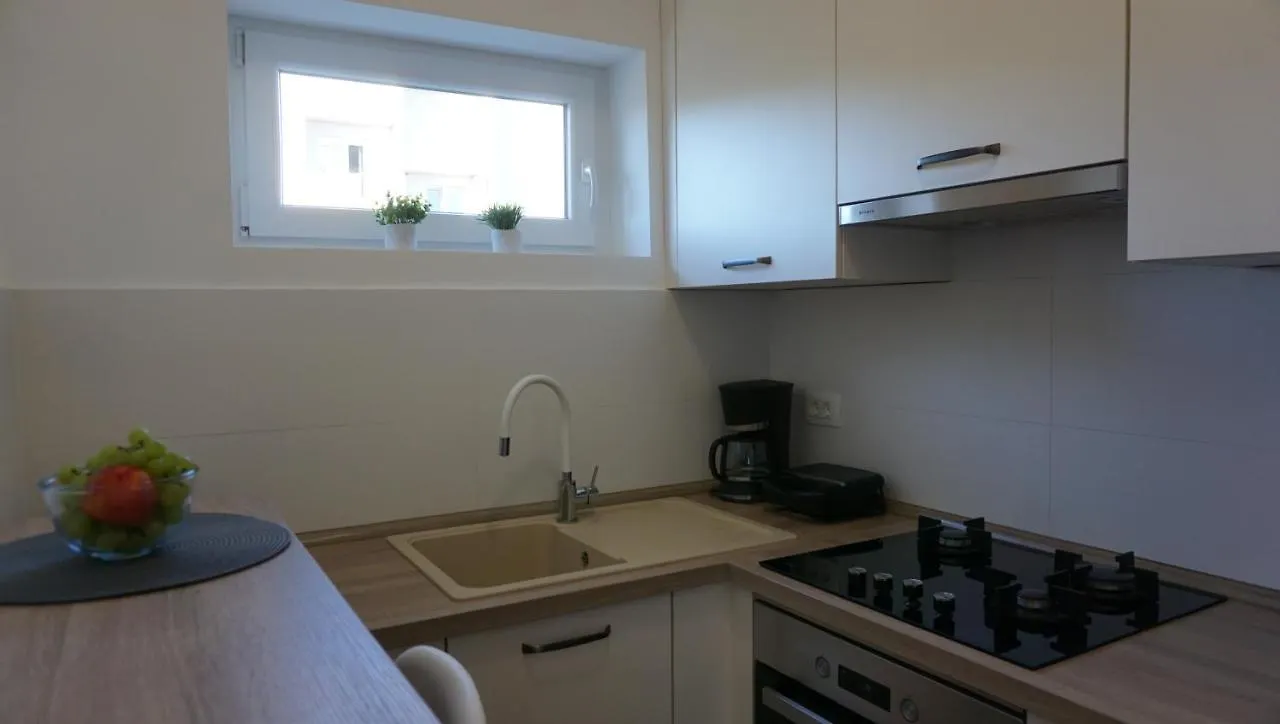 Apartman Luka Pula 0*,